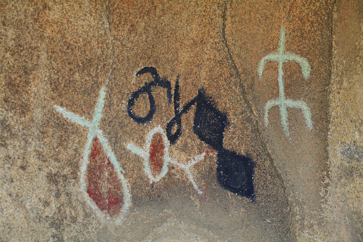 Indiaanse rotstekeningen van Noord-Amerika, toegevoegd in de jaren 50 voor de opnames van een western, Joshua Tree Nationaal Park, Californië, VS door Unknown