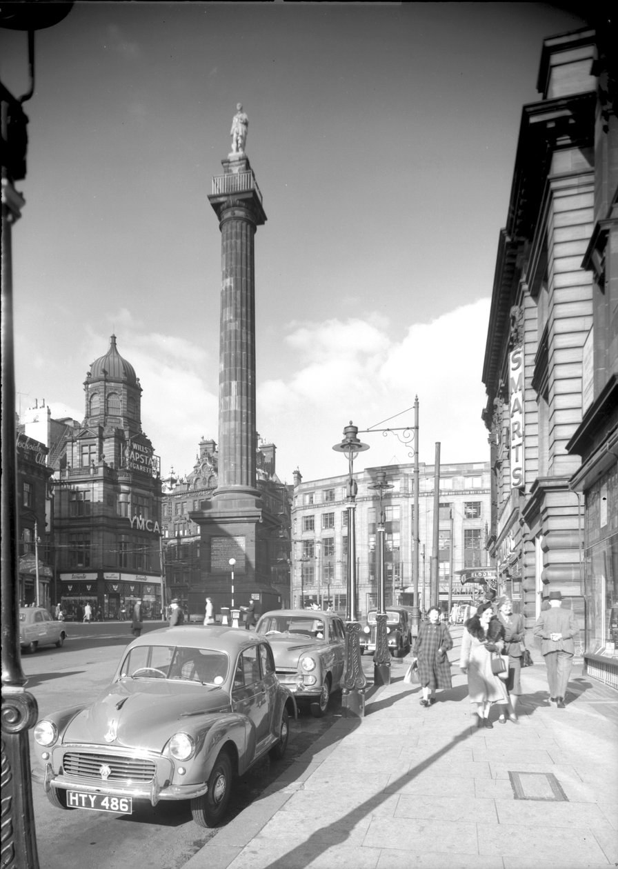 Uitzicht langs Grey Street richting Greys Monument, Newcastle upon Tyne, oktober 1955 door Unbekannt Unbekannt