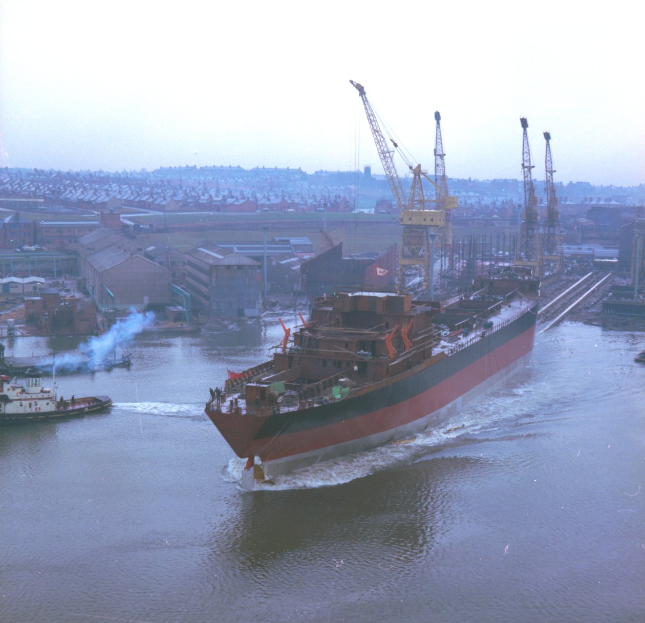 Uitzicht op Nicola, de eerste SD14, tijdens de lancering op de Southwick scheepswerf, Sunderland, 29 december 1967 door Unbekannt Unbekannt
