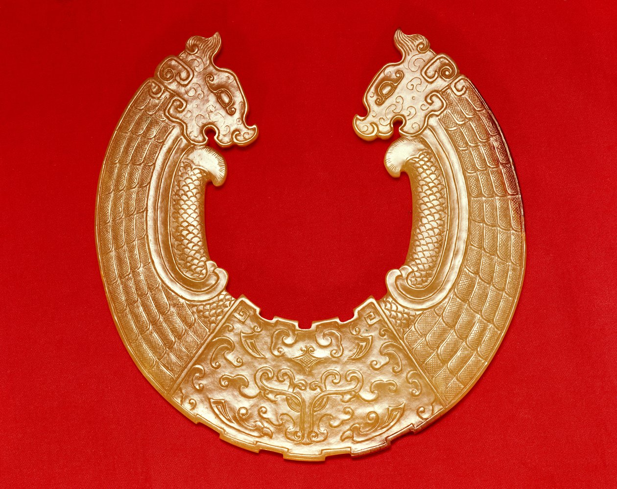 Plaquette met twee draken en een Tao-tie masker door Chinese School