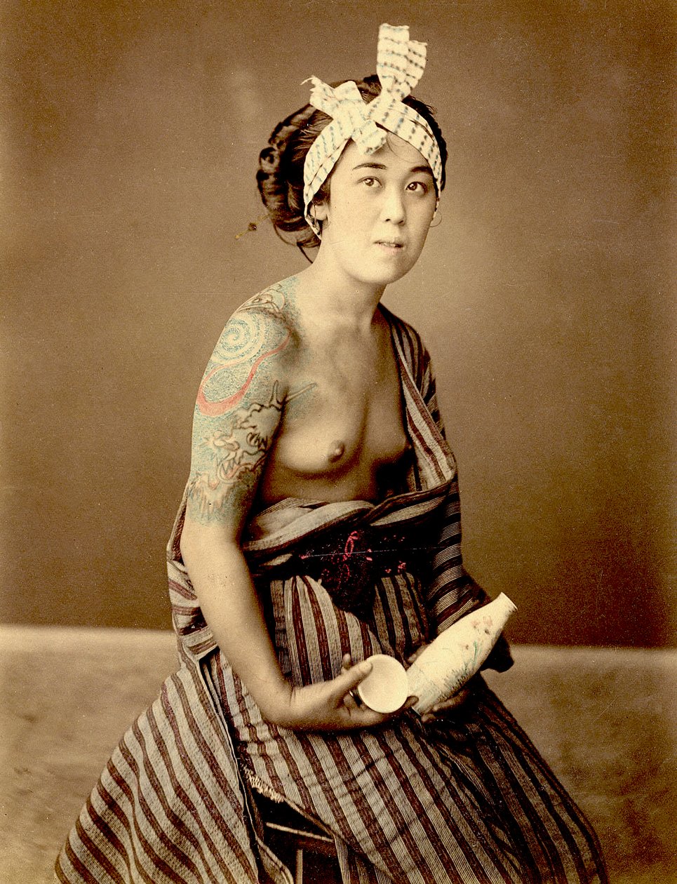 Getatoeëerde Japanse vrouw door Unknown