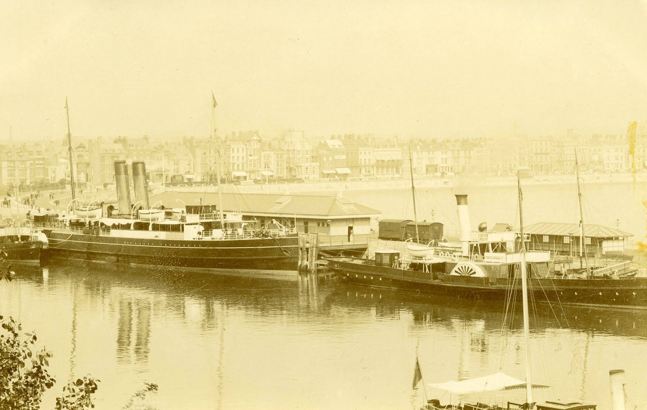 Uitzicht op stoomschepen in de haven van Weymouth, ca. 1903 door Unknown