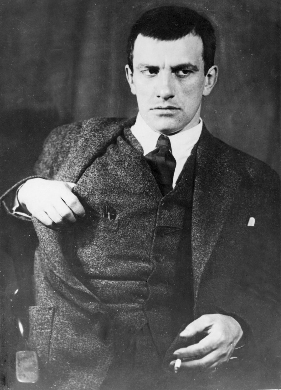 Vladimir Majakovski (1893-1930), Sovjet dichter, toneelschrijver en propagandist door Unknown