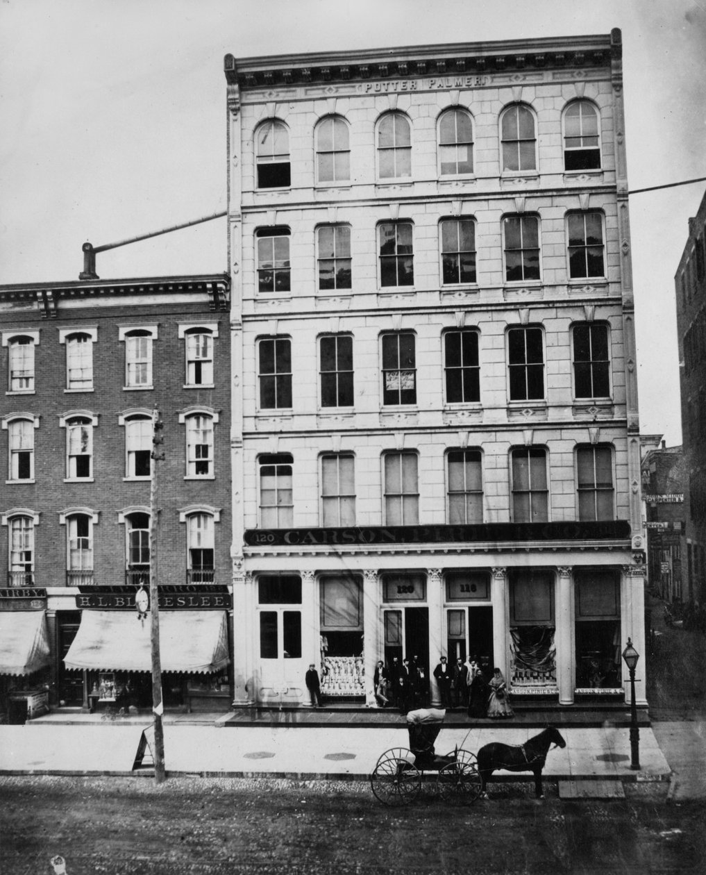 Carson Pirie Scott Building op 120-118 State Street, Chicago, ca. 1869 door American Photographer