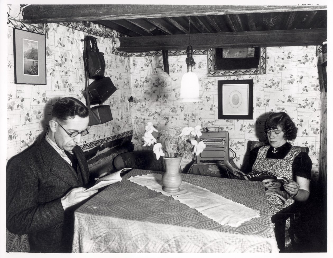 Een stel in een schuilkelder, 11 Cardigan Avenue, Leeds, 15 oktober 1940 door English Photographer