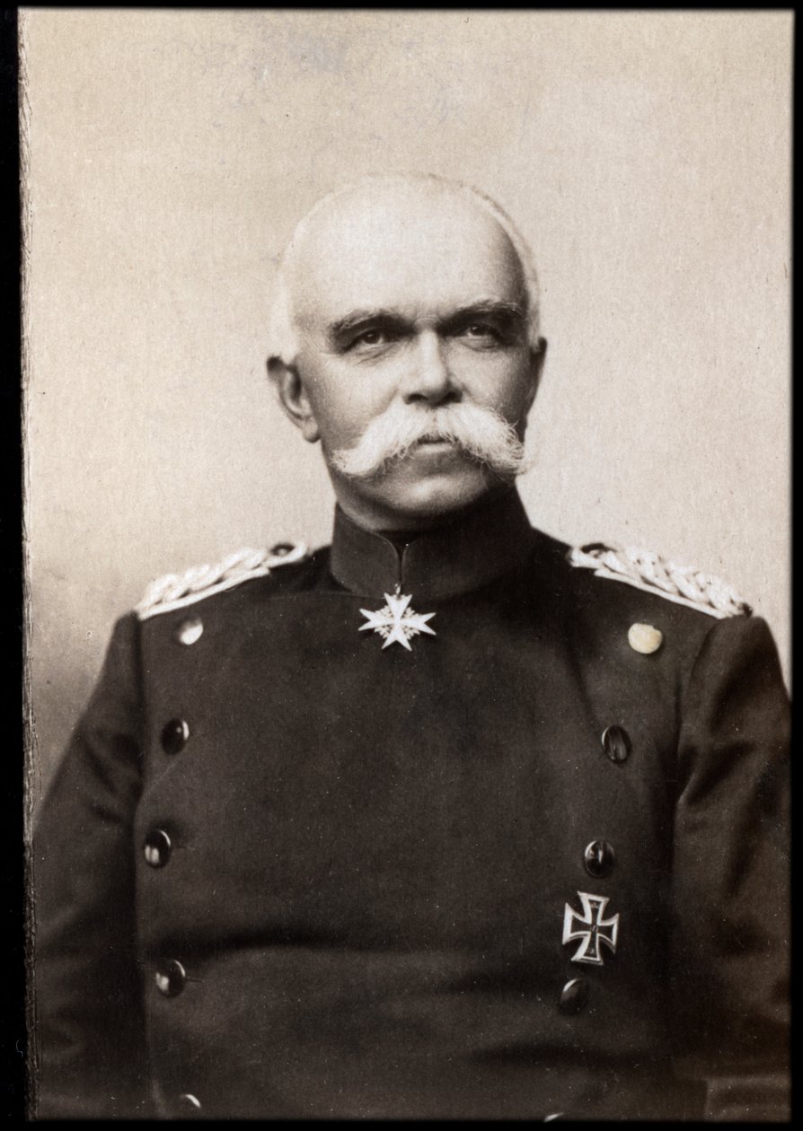 Portret van Georg (Georges) Leo Graf von Caprivi de Caprera de Montecuccoli (1831-1899) door French Photographer