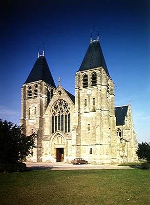 Uitzicht op de kerk door French School