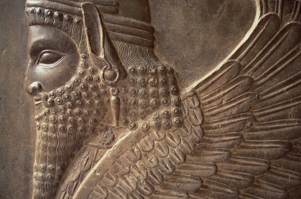 Gevleugelde man met een leeuwenlichaam, detail van een reliëf door Achaemenid