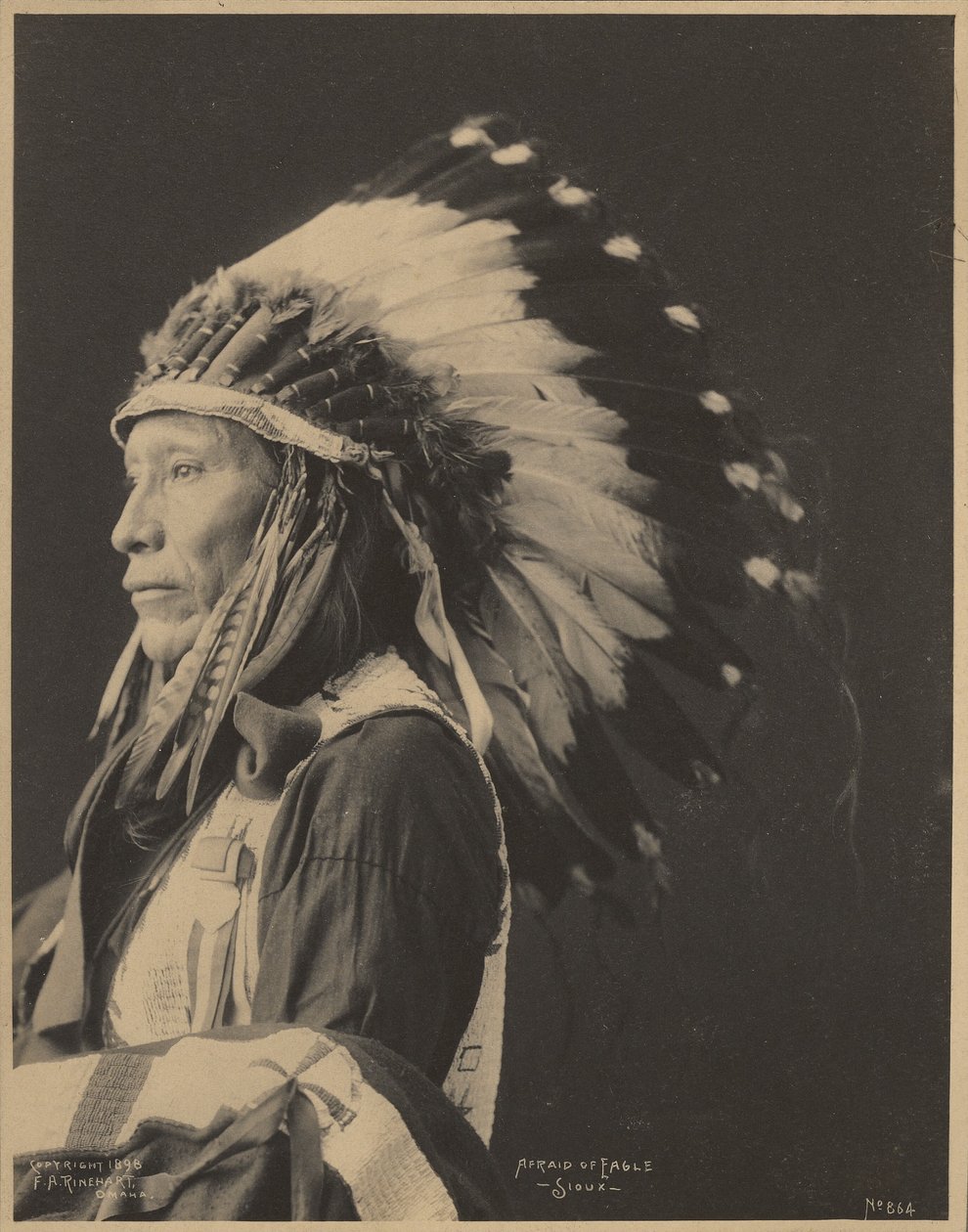 Bang voor adelaar, Sioux door Adolph F. Muhr