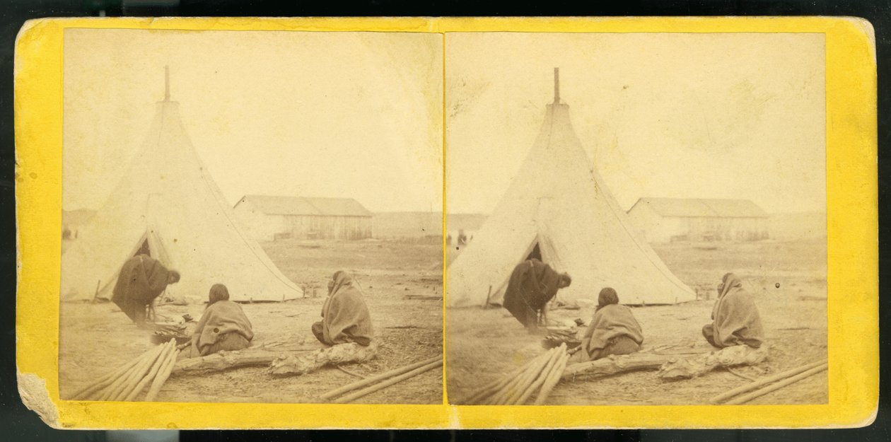 Squaws koken voor de tent van Spotted Tail, 1868 door Alexander Gardner