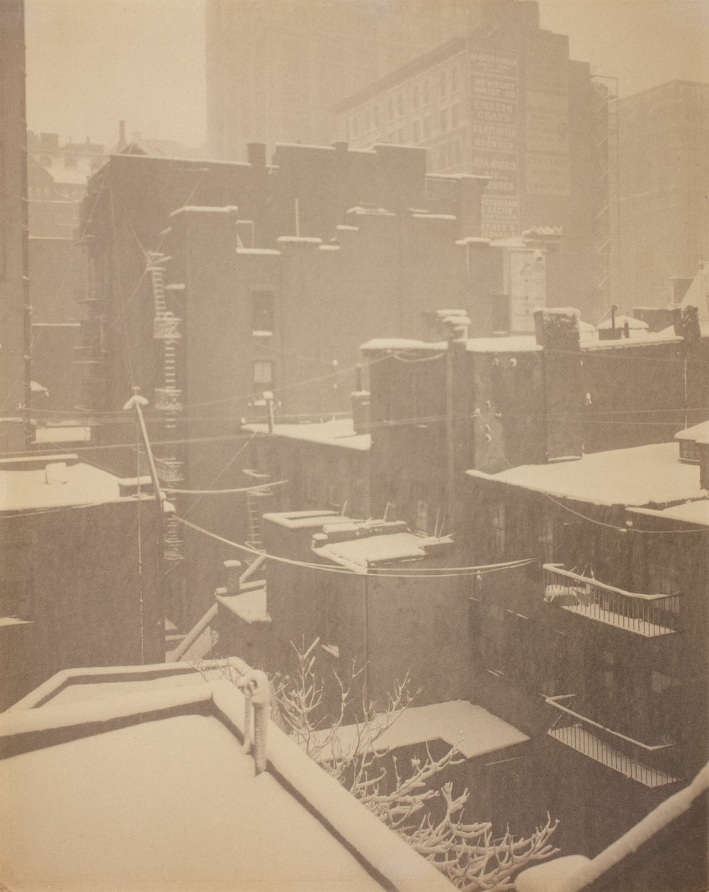Van het achterraam "291". door Alfred Stieglitz