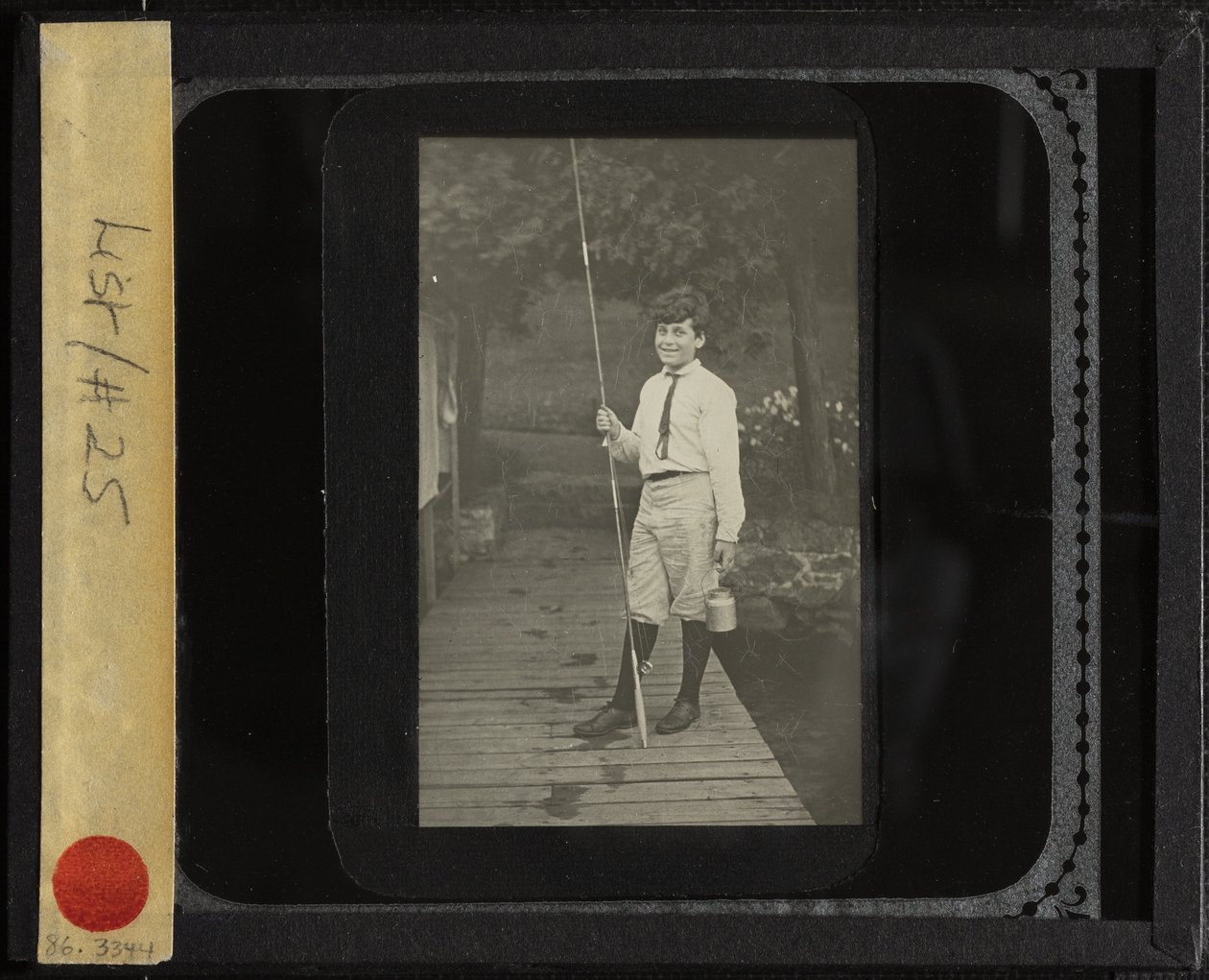 Zonder titel (Howard met vishengel) door Alfred Stieglitz