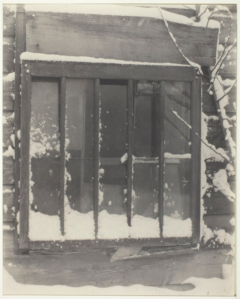 Raam: Hout, Glas, Sneeuw, 1923 door Alfred Stieglitz