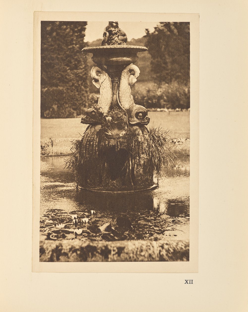 De dolfijnfontein door Alvin Langdon Coburn
