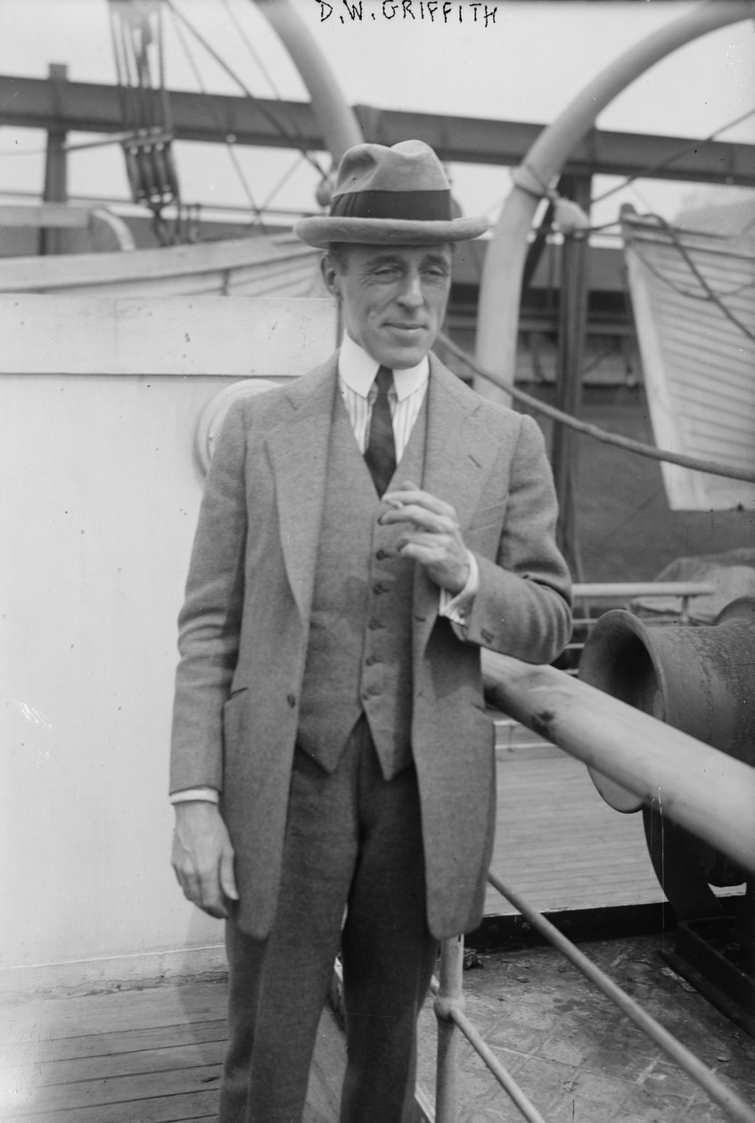D. W. Griffith door American Photographer