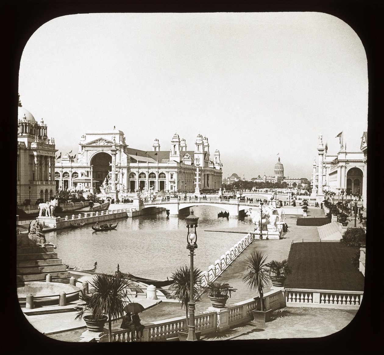 Wereldtentoonstelling van Chicago: buitenaanzicht, 1893 door American Photographer