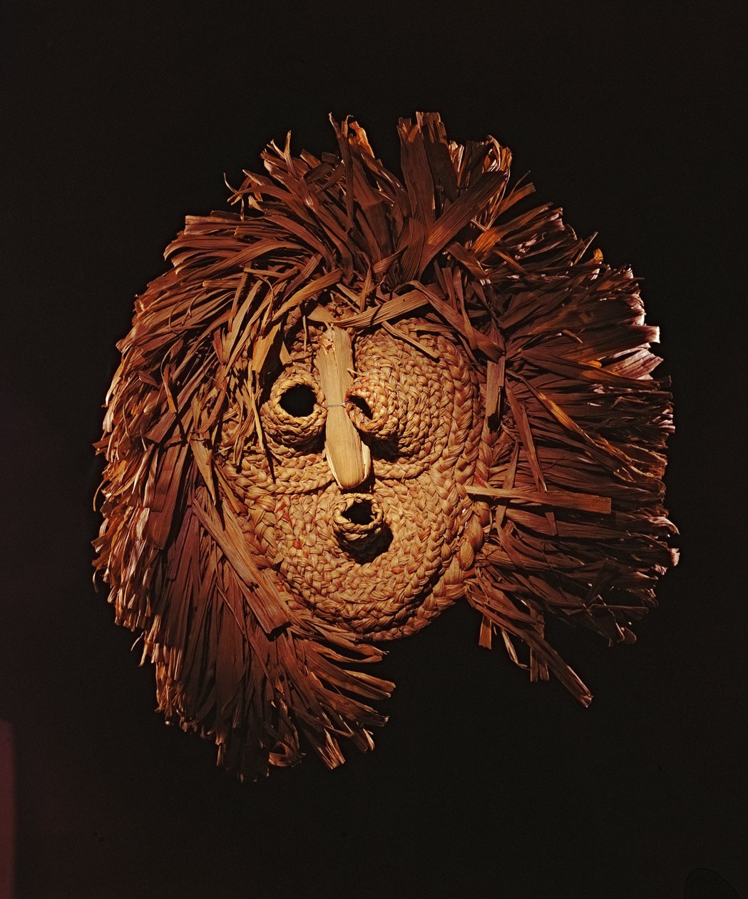 Een Seneca-masker gebruikt in winterrituelen (maïsschil) door American School