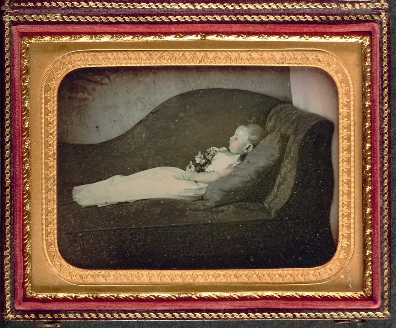 Dood Kind Op een Bank, c.1855 door American Photographer