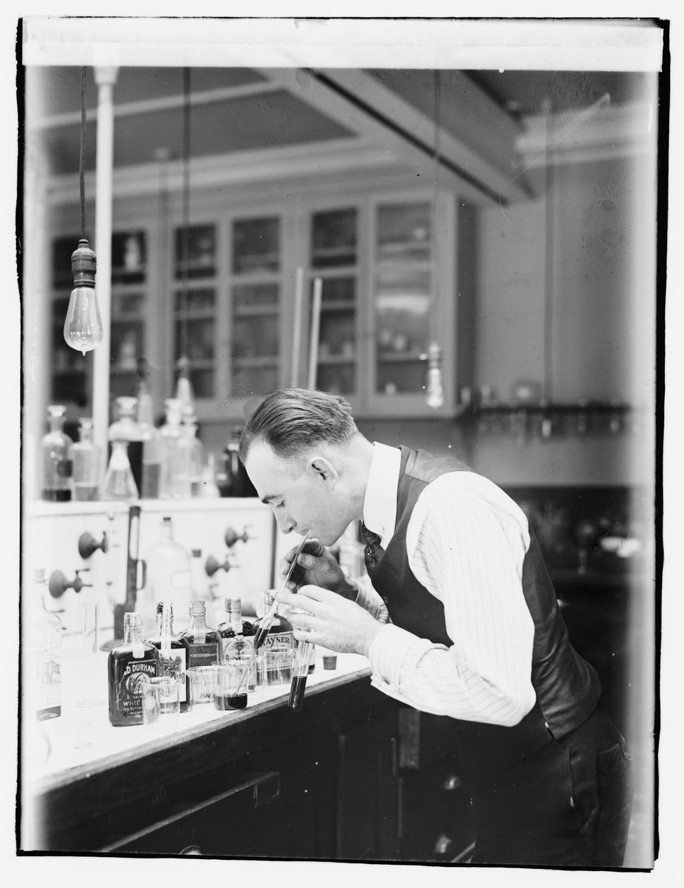 Interne Belastingdienst Chemicus G.F. Beyer door American Photographer