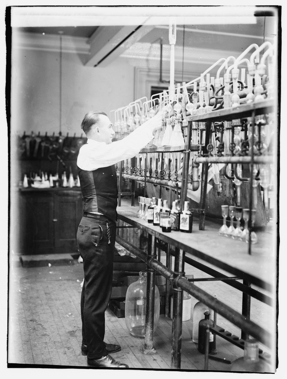 Interne Belastingdienst Chemicus G.F. Beyer door American Photographer