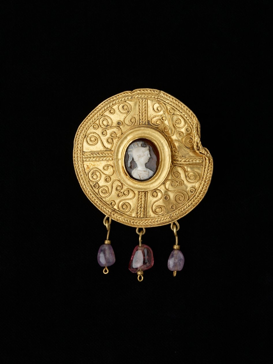 Schijfbroche, uit Benevento, Campania, Angelsaksisch, 7e eeuw door Anglo Saxon