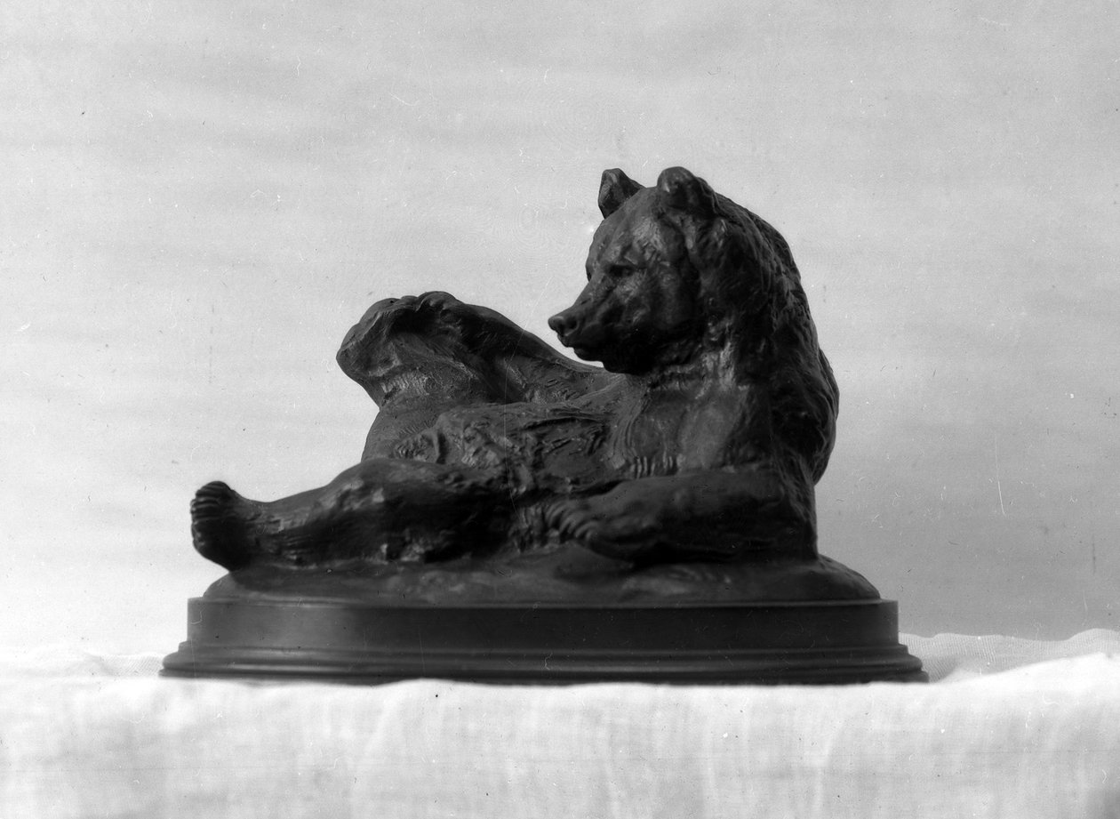 Zittende beer, gemodelleerd in 1833 door Antoine Louis Barye