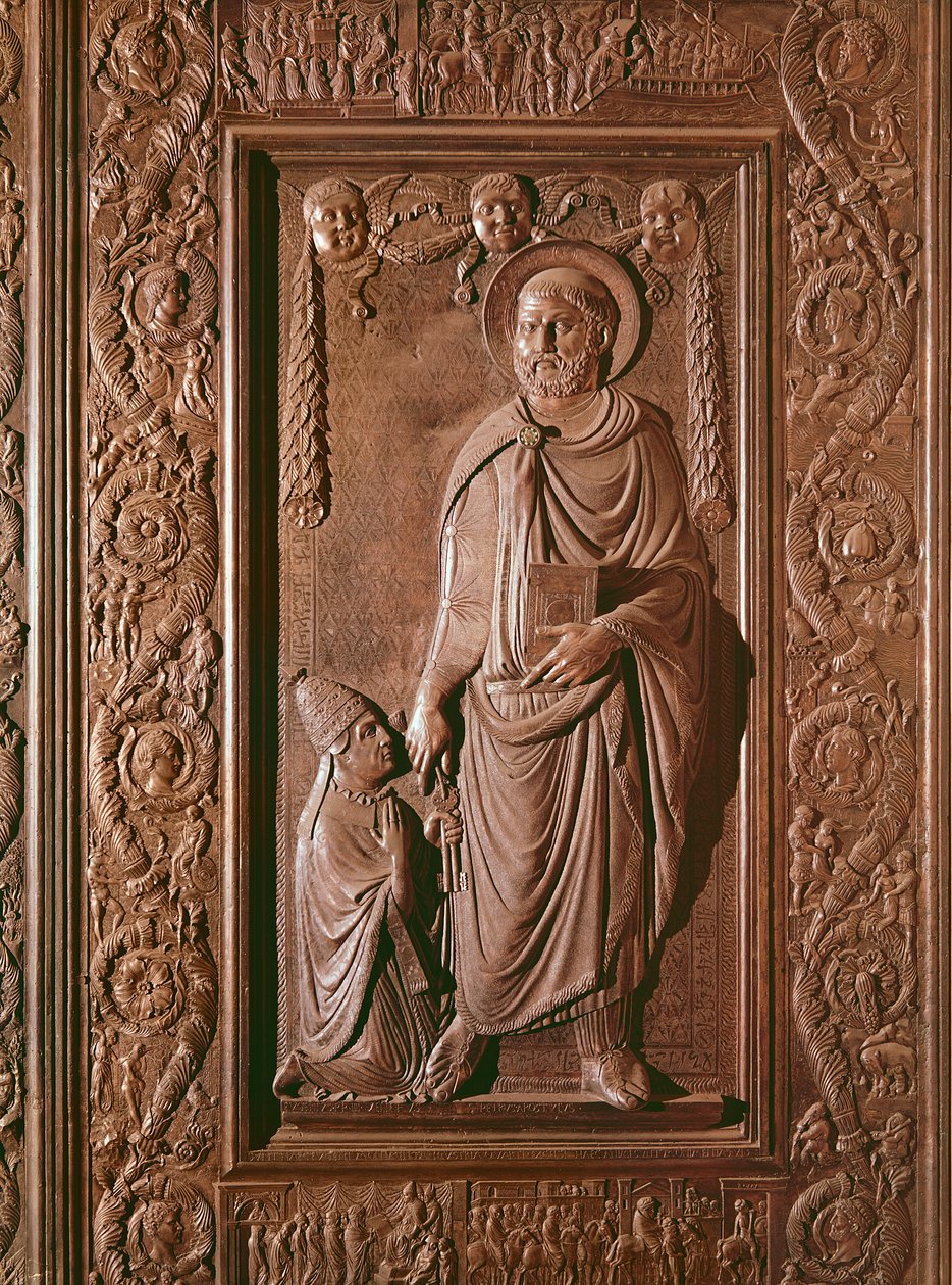 St. Petrus, detail van de centrale deur van de basiliek, versierd 1439-45 (detail) door Antonio Filarete