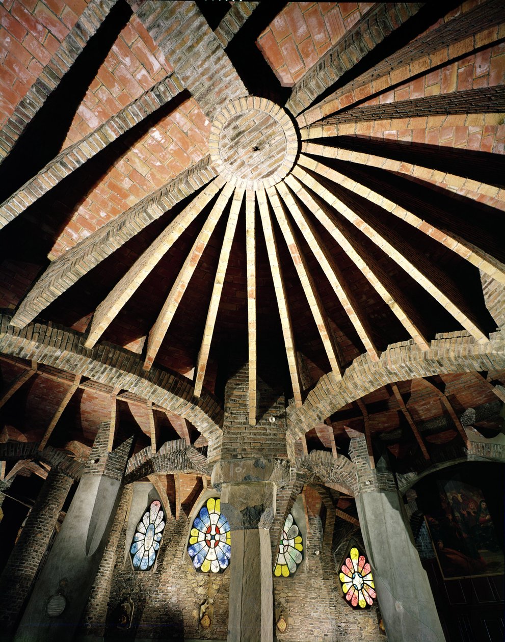 Plafond van de Guell Crypt, 1908-15 door Antonio Gaudi