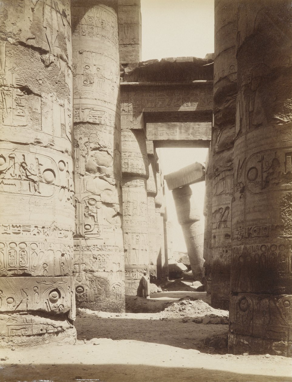 Interieur van de Hypostyle Zaal, Karnak door Antonio Beato