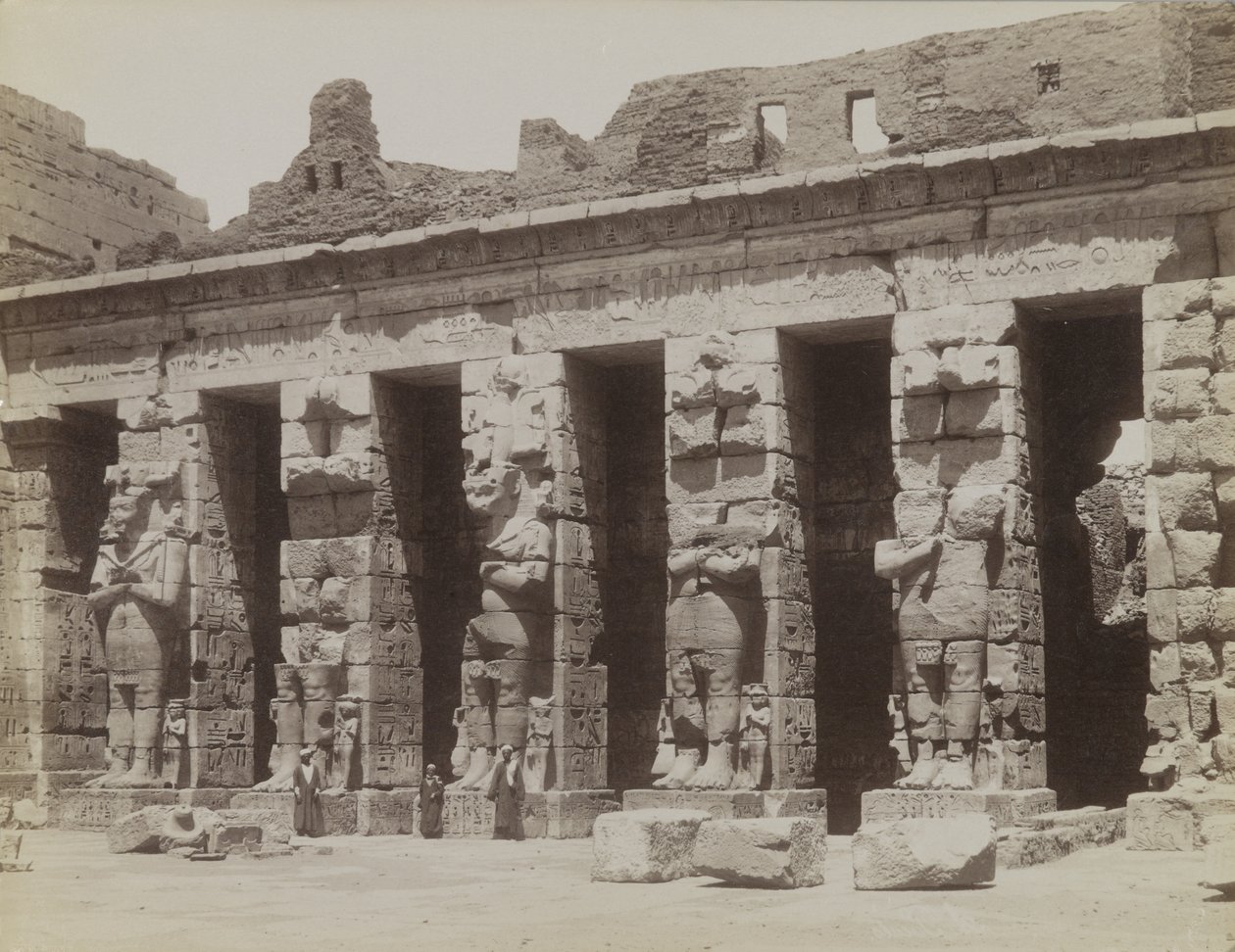 Medinet Habu door Antonio Beato