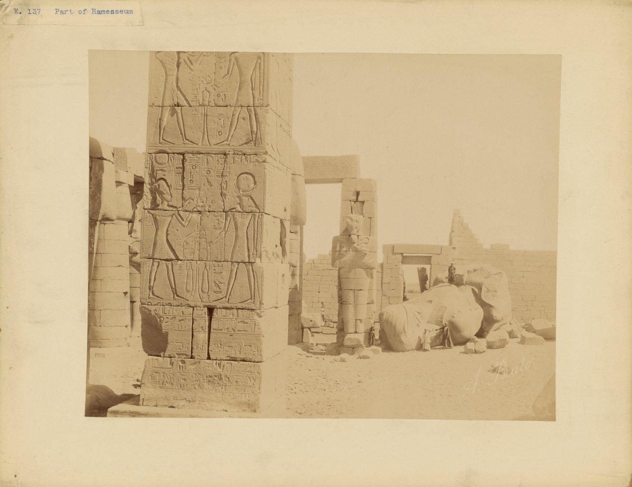[Deel van Ramesseum]. door Antonio Beato