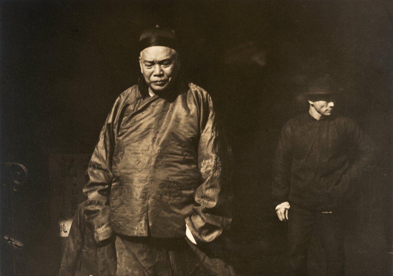 Koopman en Lijfwacht, Oud Chinatown, San Francisco door Arnold Genthe