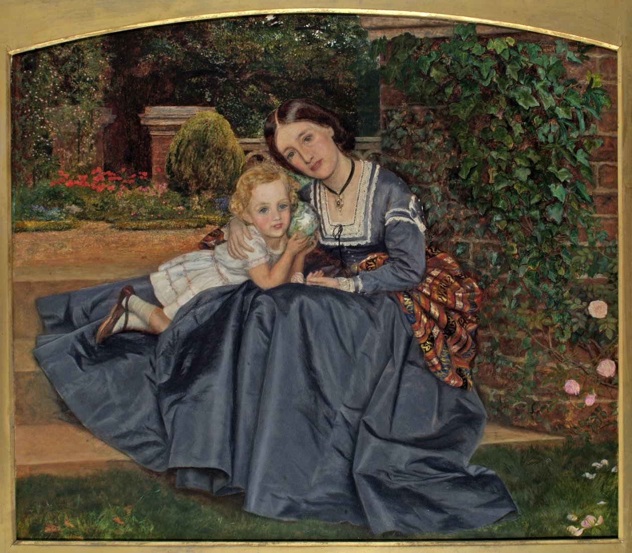 Moeder en kind zittend in de tuin, 1865-70 door Arthur Hughes