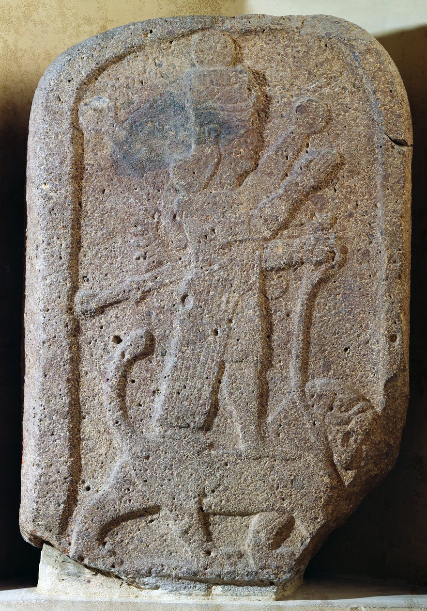 Stele die Ishtar van Arbele op een leeuw afbeeldt door Assyrian