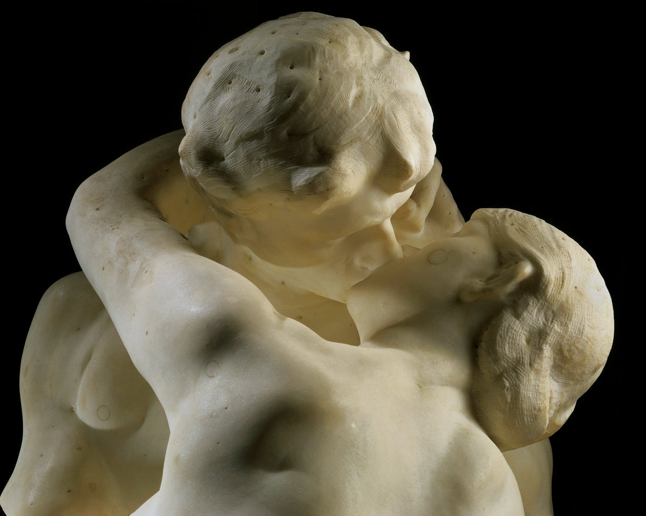 De Kus (detail) door Auguste Rodin