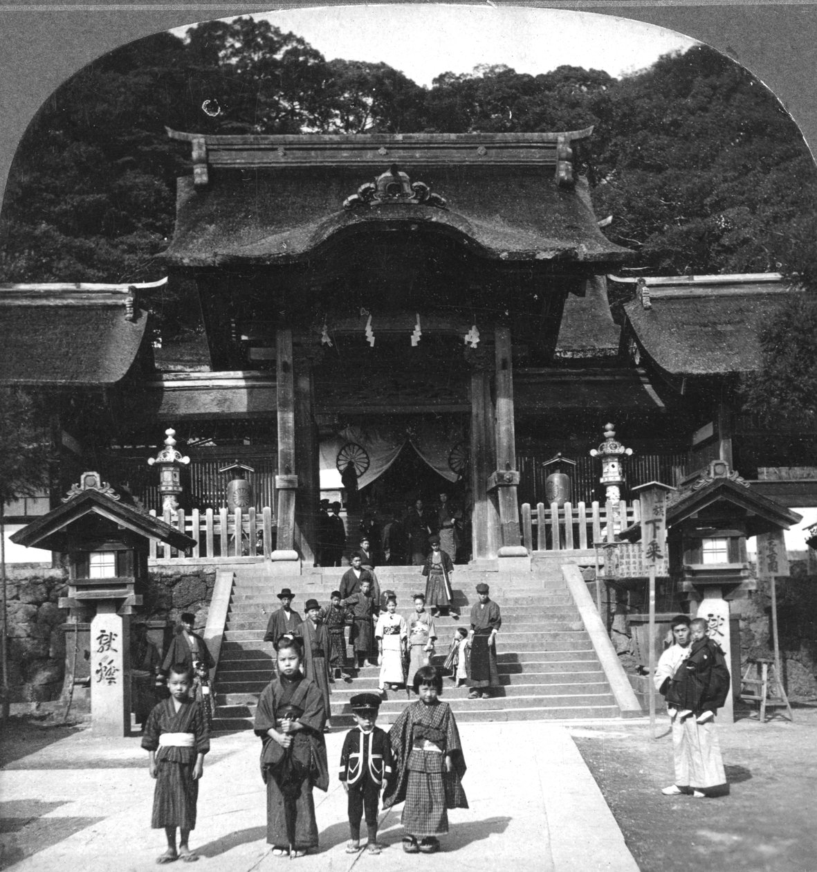 Osua Tempel, Nagasaki, Japan, 1901 door B. L. Singley