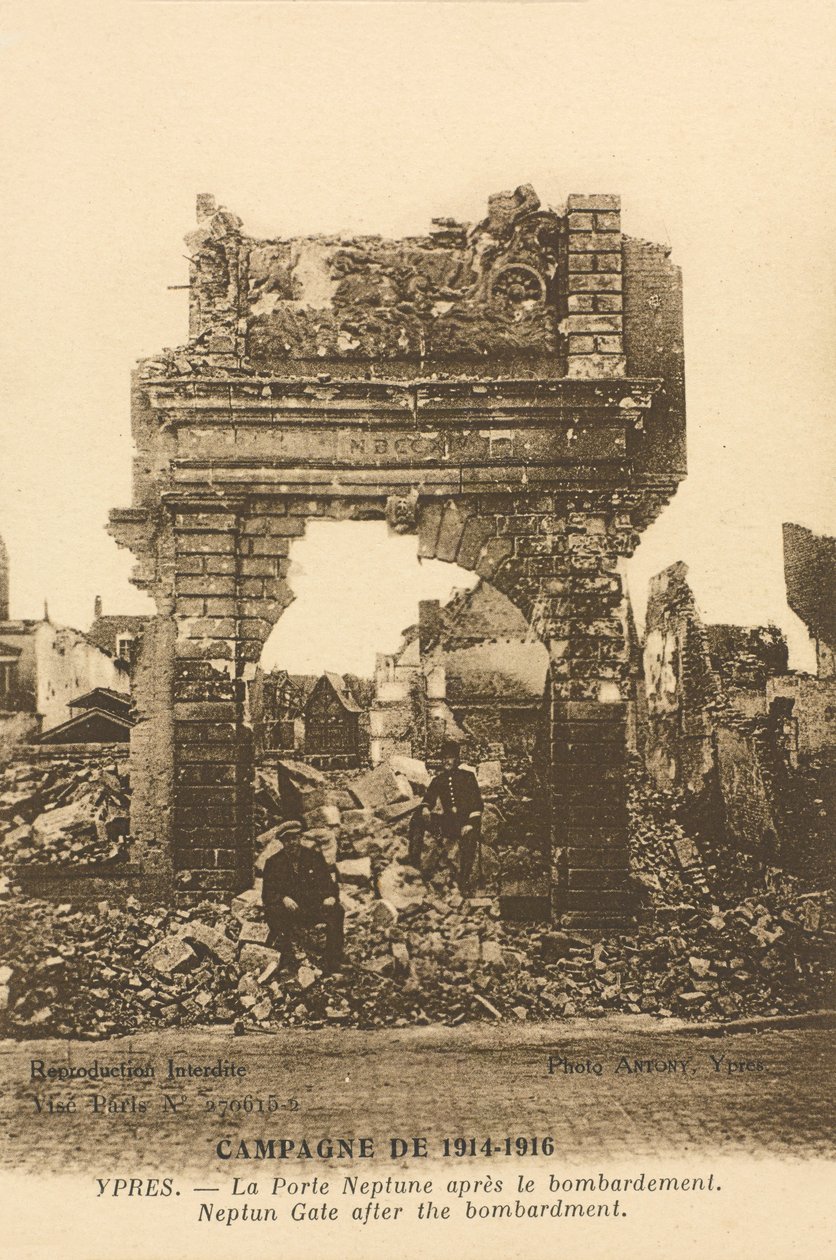 Neptunuspoort na het bombardement, Ieper door Belgian Photographer