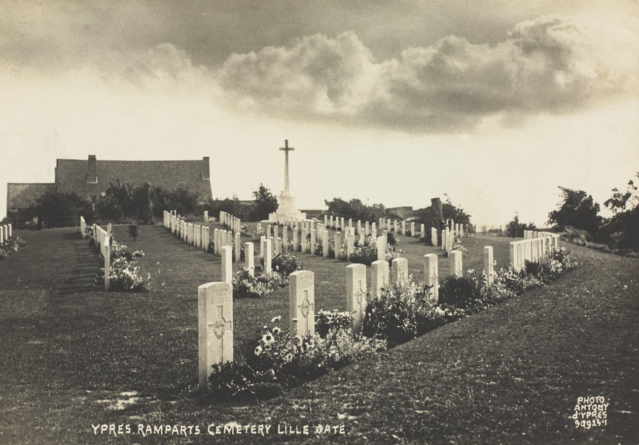 Ramparts Cemetery (Lille Gate), Ieper door Belgian Photographer