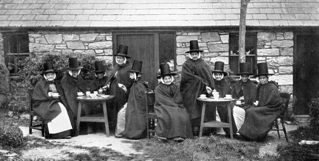 Een Welsh theekransje, eind 19e eeuw door British Photographer