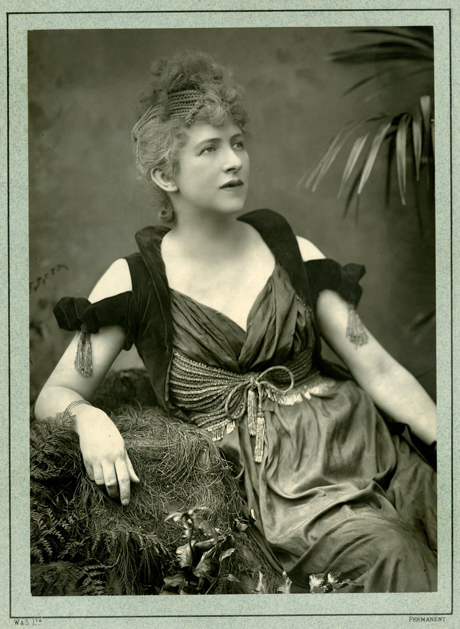 Mevrouw Bernard Beere door British Photographer