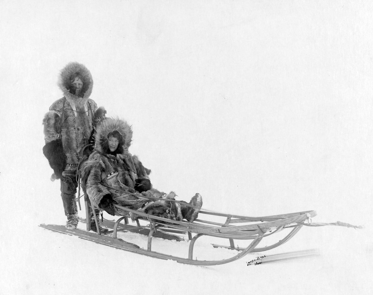 Koppel op Hondenslee, Nome, Alaska door Brothers Lomen