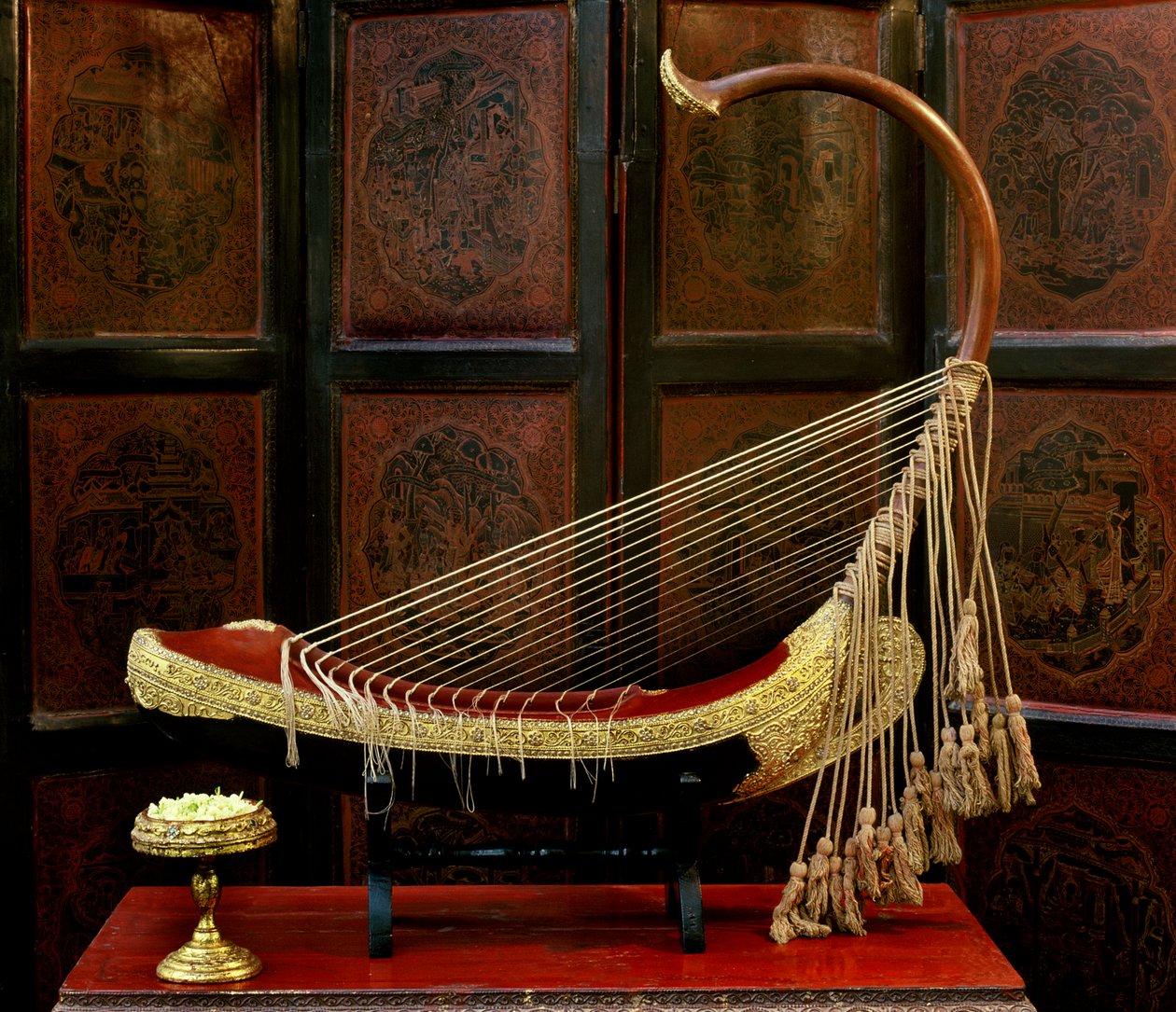 Birmese harp door Burmese School