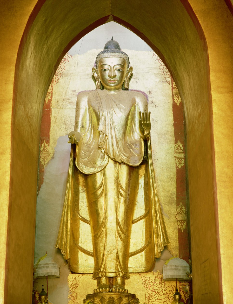 Staande Boeddha (goud) door Burmese School