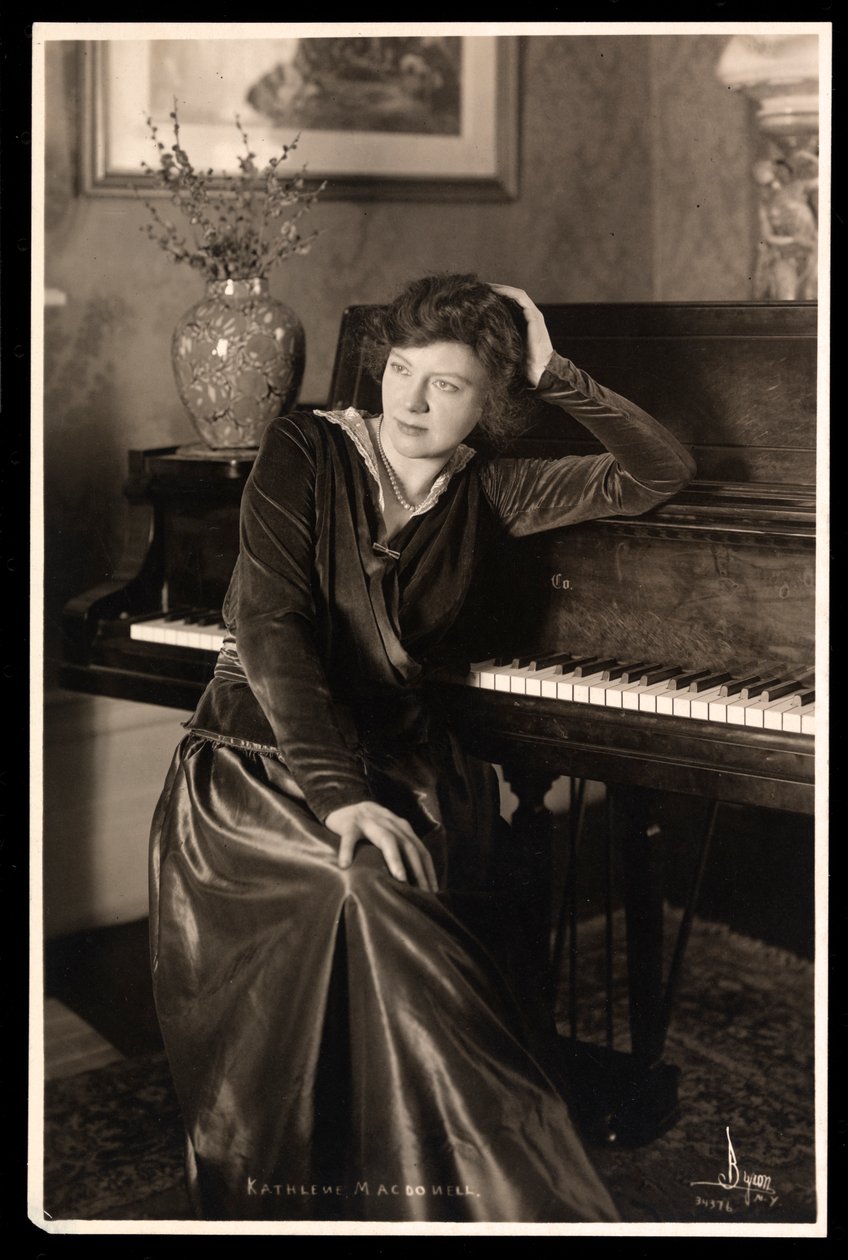 Kahleen MacDonell, c.1914 door Byron Company
