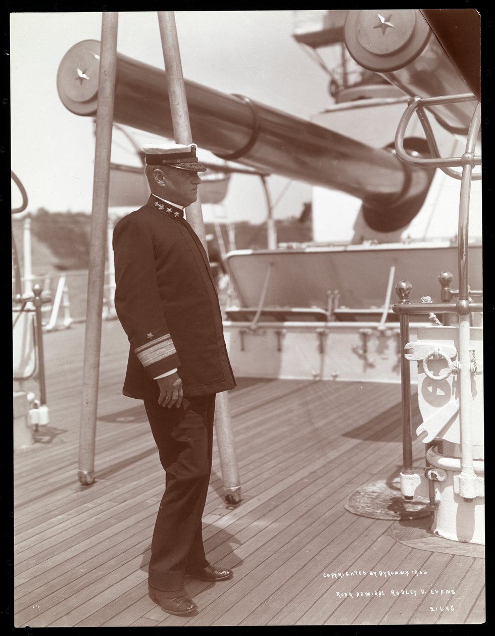 Viceadmiraal Robley Dunglison Evans op het dek van de U.S.S. Maine, 1906 door Byron Company