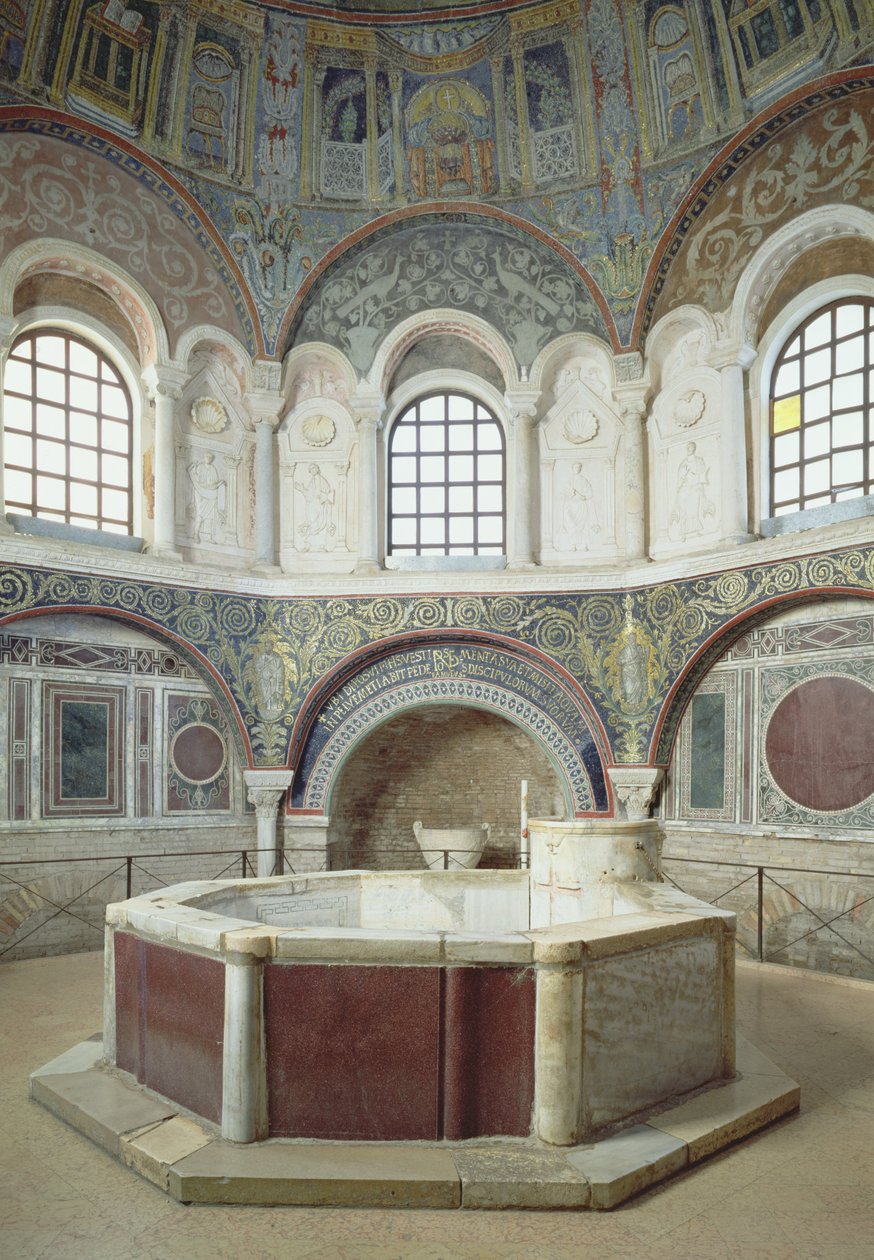 De apsis met het doopvont door Byzantine