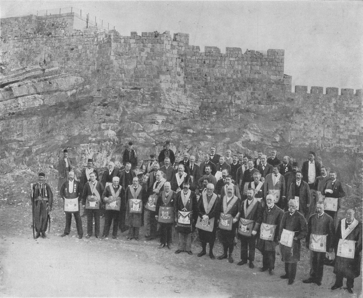 Engelse vrijmetselaars in Jeruzalem, 1898 door CN Tadros