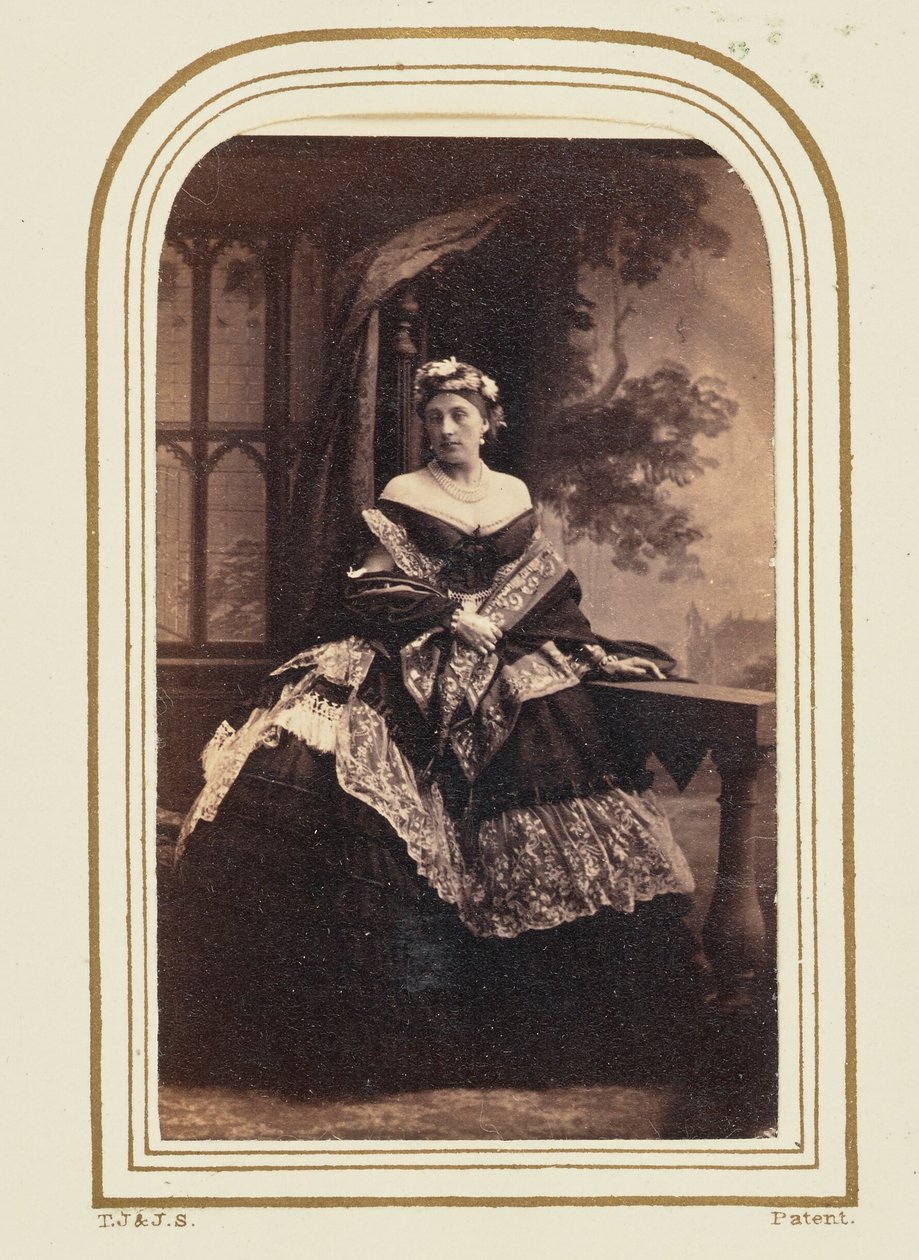 [De Hertogin van Manchester]. door Camille Silvy