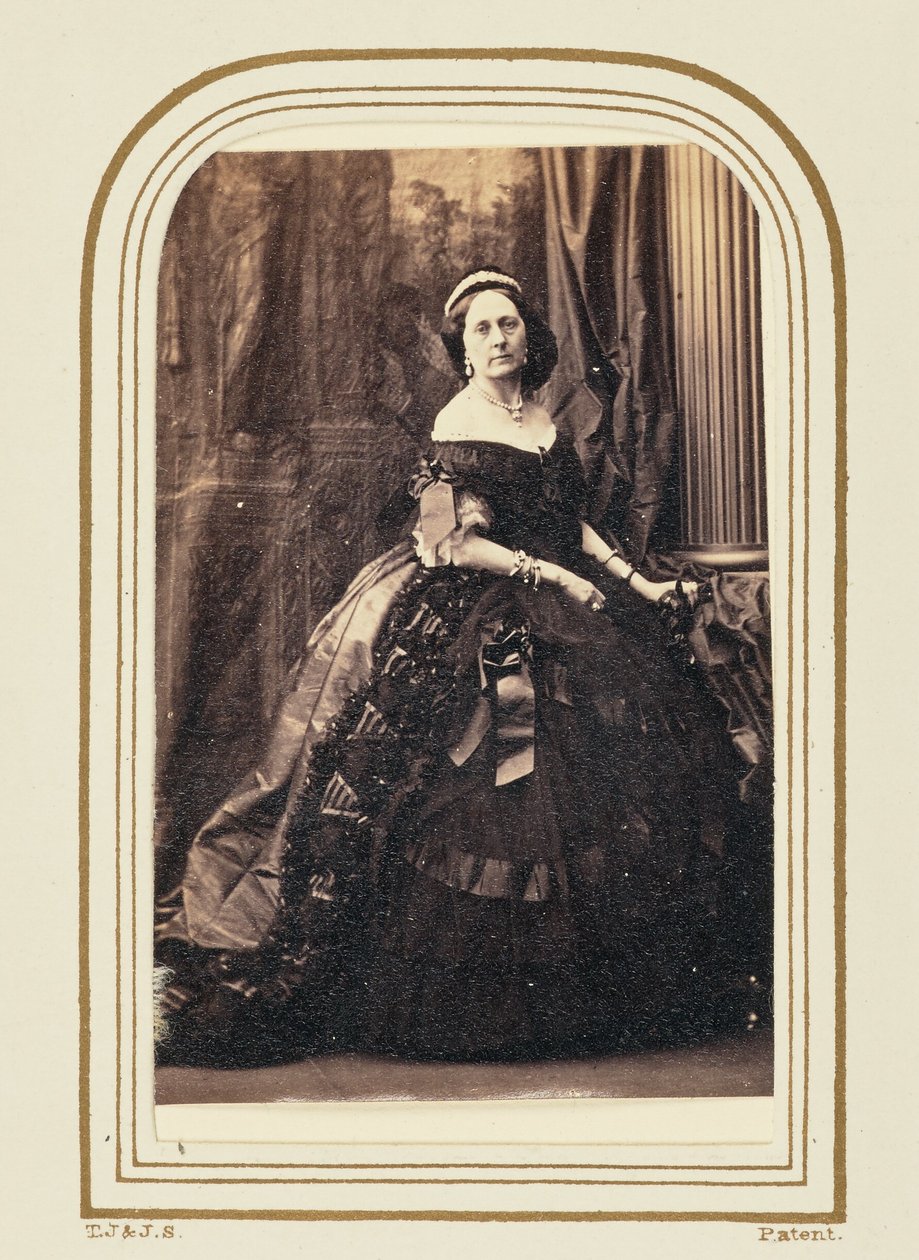 [De hertogin van Roxburgh]. door Camille Silvy