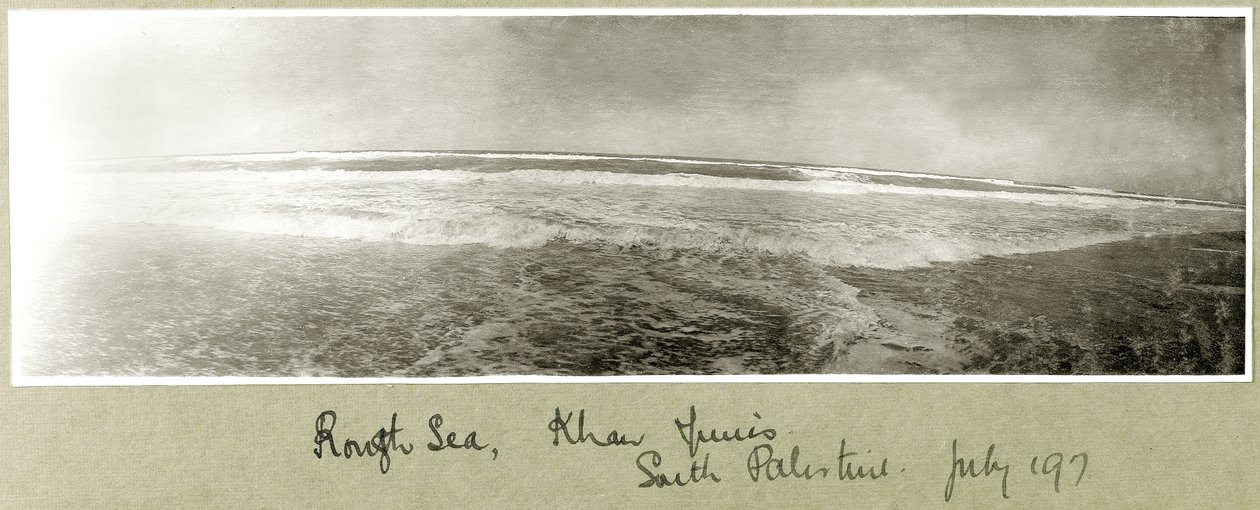Ruwe zee, Khan Yunis, juli 1917 door Capt. Arthur Rhodes